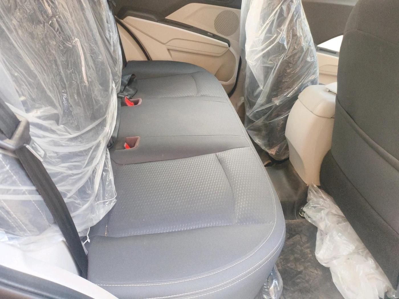2023 Mahindra XUV300 W6 1.2 PETROL, Petrol, Manual, 5,268 km, interior