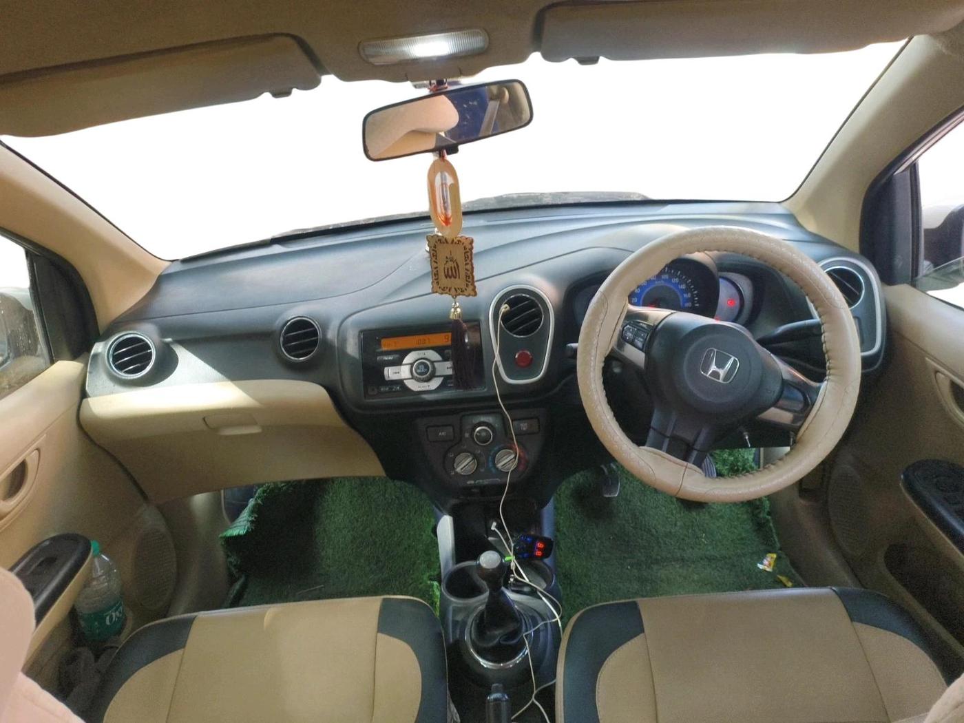 2014 Honda Mobilio 1.5L I-DTEC S, Diesel, Manual, 1,42,206 km, interior