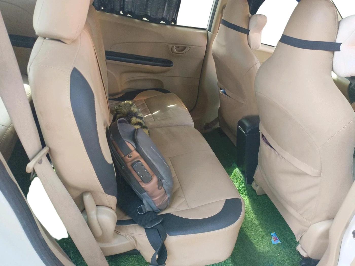 2014 Honda Mobilio 1.5L I-DTEC S, Diesel, Manual, 1,42,206 km, interior