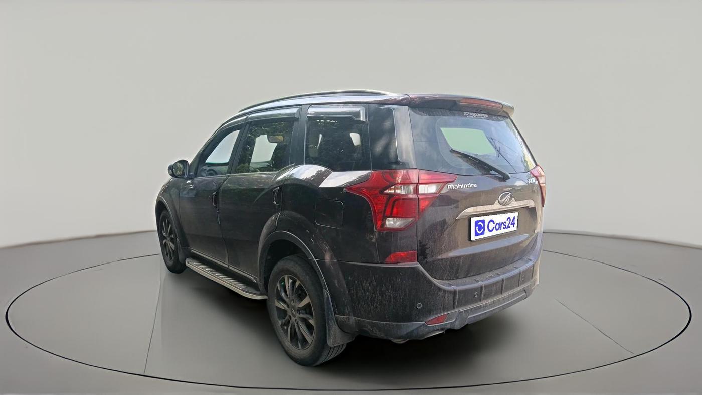 2018 Mahindra XUV500 W11, Diesel, Manual, 1,23,977 km, exterior