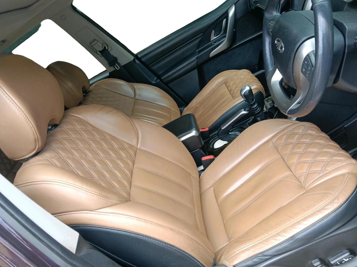 2018 Mahindra XUV500 W11, Diesel, Manual, 1,23,977 km, interior