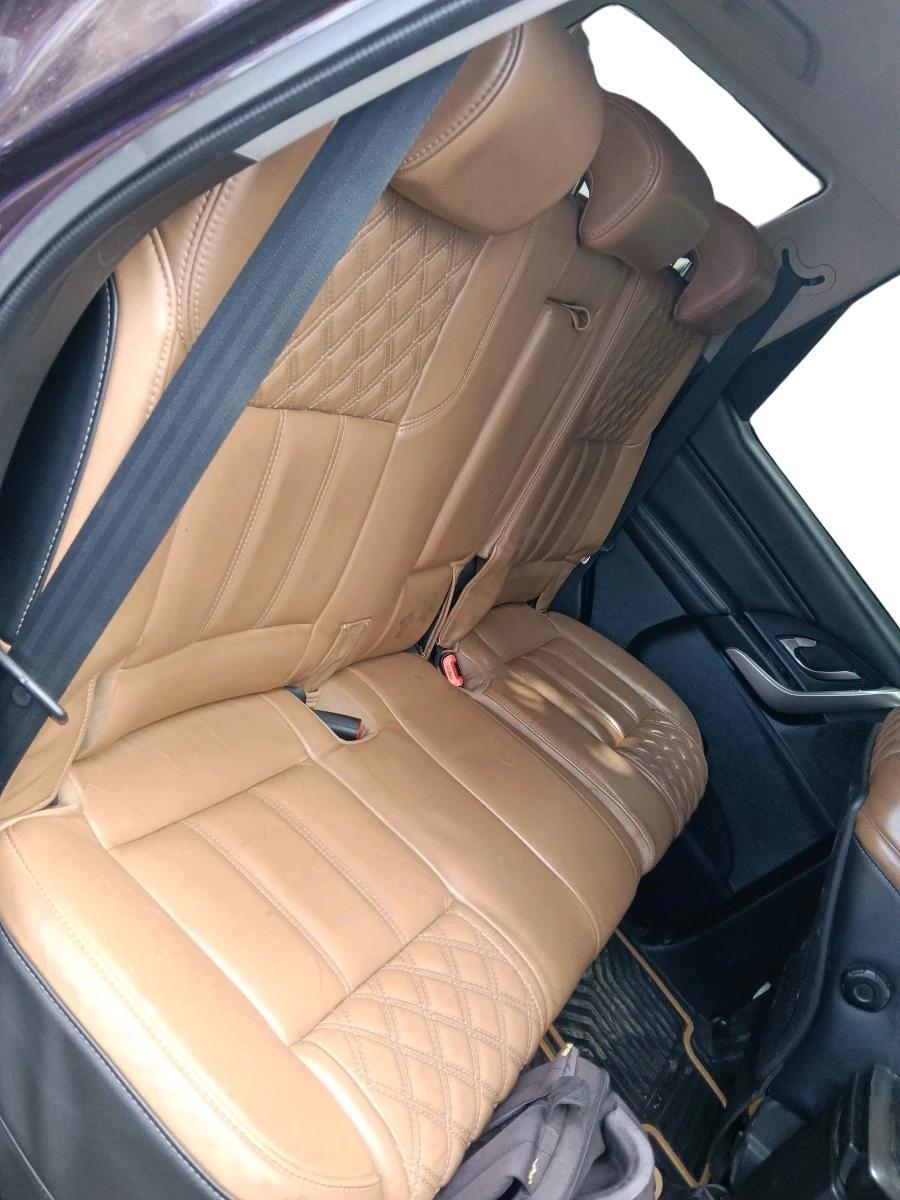 2018 Mahindra XUV500 W11, Diesel, Manual, 1,23,977 km, interior