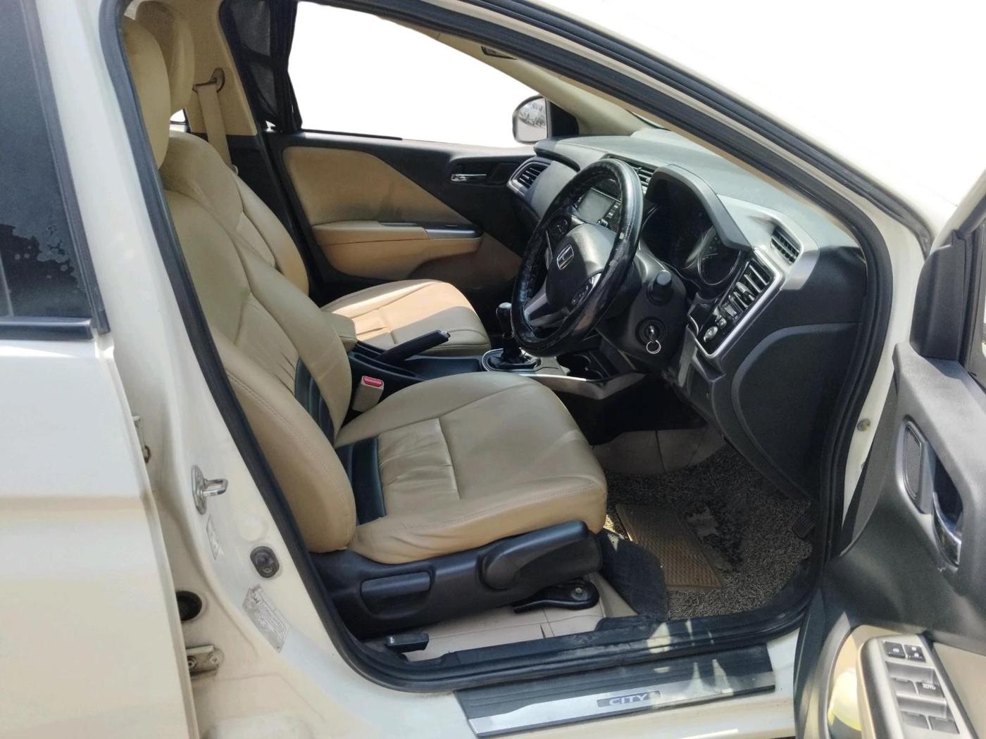 2015 Honda City 1.5L I-DTEC V, Diesel, Manual, 1,66,416 km, interior
