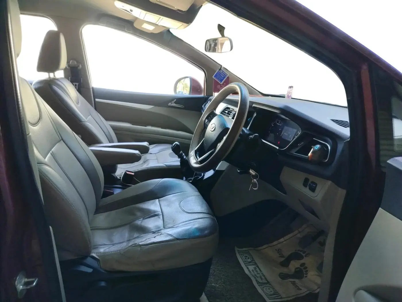 2018 Mahindra MARAZZO M6 8 STR, Diesel, Manual, 83,905 km, interior