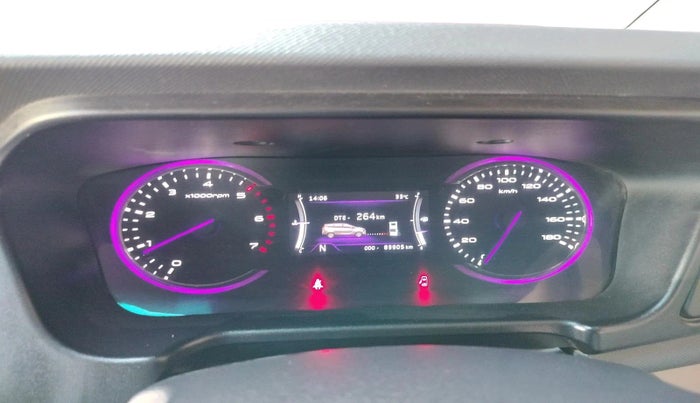 2018 Mahindra MARAZZO M6 8 STR, Diesel, Manual, 83,905 km, interior