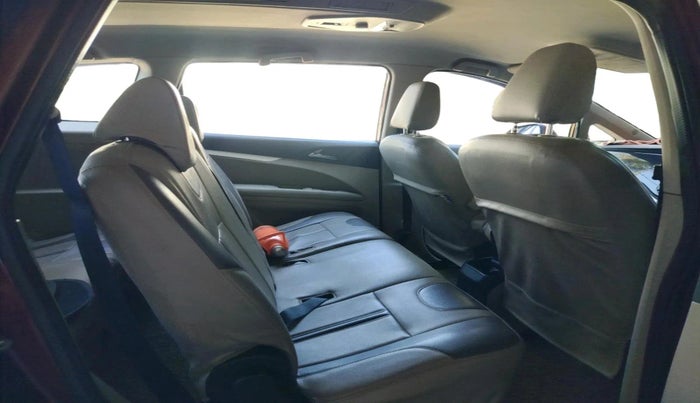 2018 Mahindra MARAZZO M6 8 STR, Diesel, Manual, 83,905 km, interior