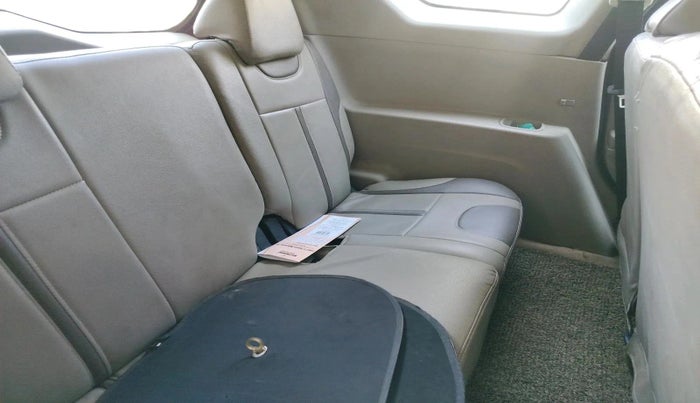 2018 Mahindra MARAZZO M6 8 STR, Diesel, Manual, 83,905 km, interior