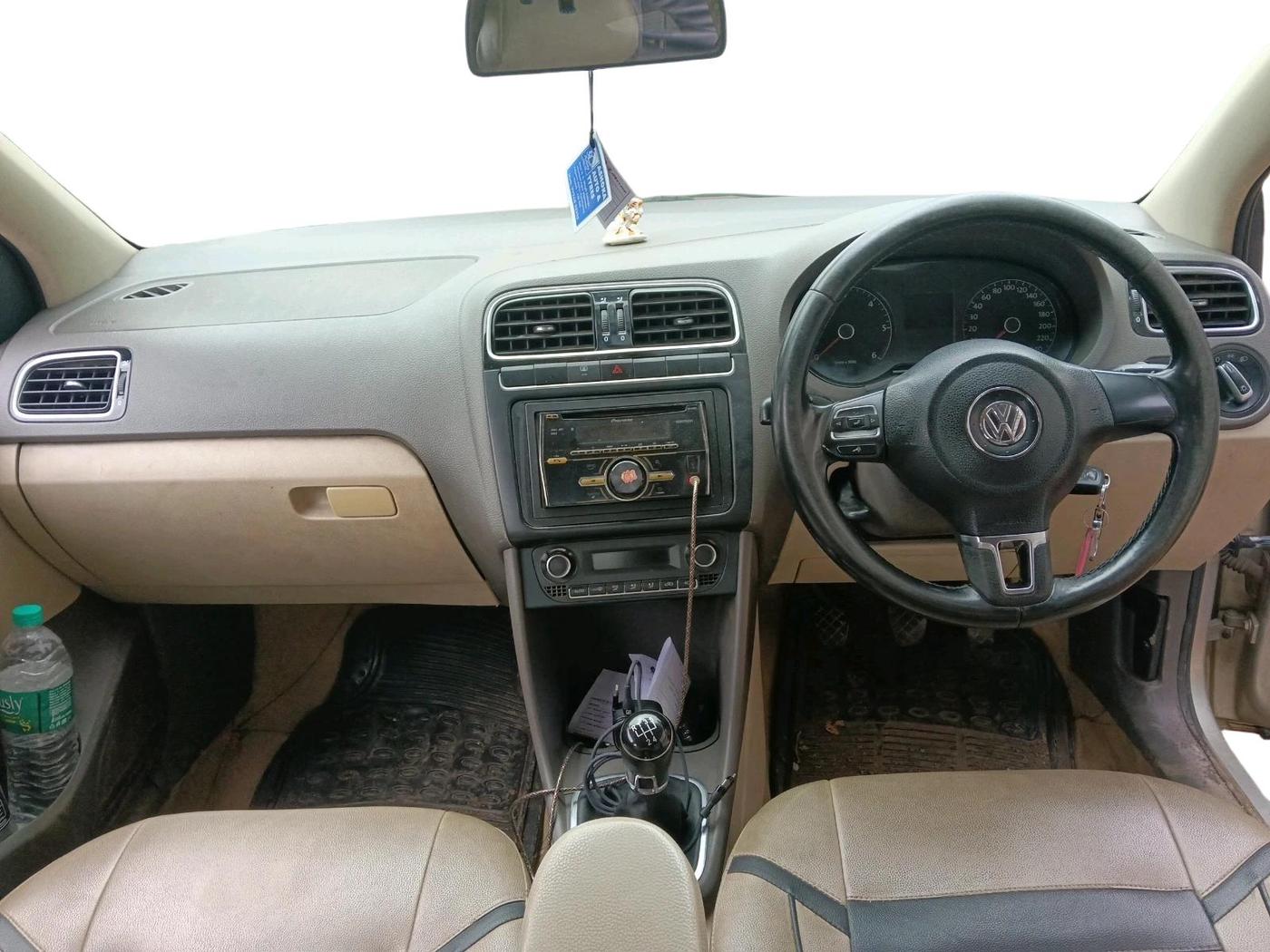 2012 Volkswagen Vento HIGHLINE DIESEL 1.6, Diesel, Manual, 1,66,079 km, interior