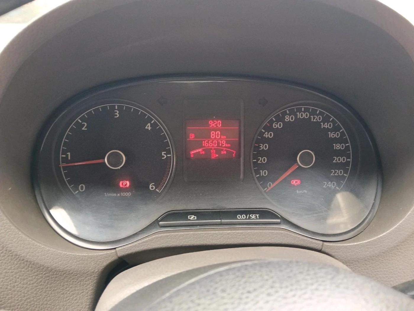 2012 Volkswagen Vento HIGHLINE DIESEL 1.6, Diesel, Manual, 1,66,079 km, interior
