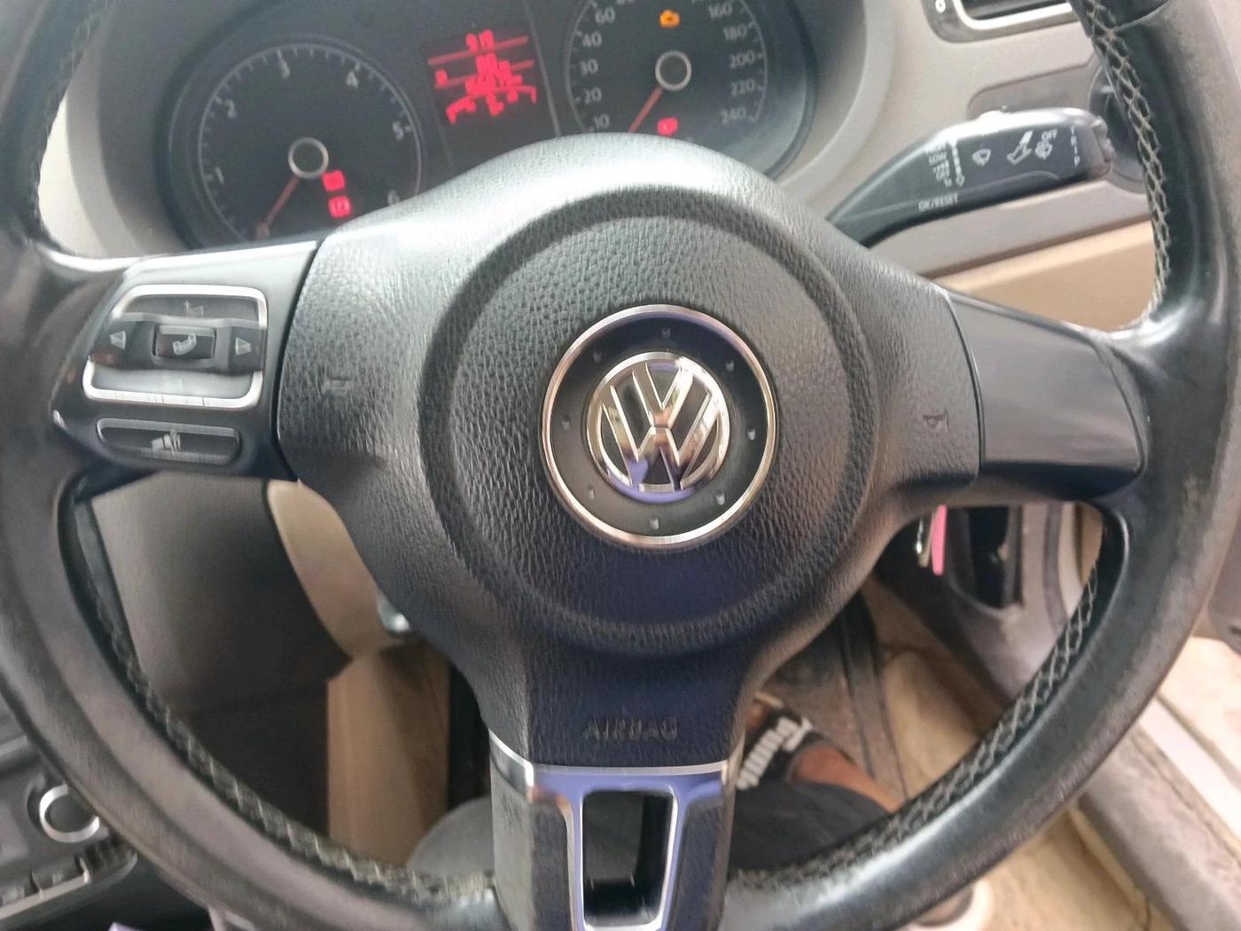 2012 Volkswagen Vento HIGHLINE DIESEL 1.6, Diesel, Manual, 1,66,079 km, interior