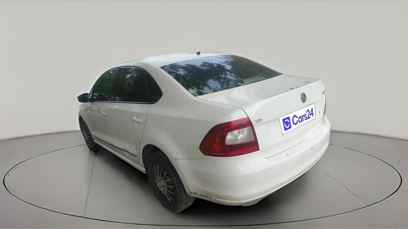 2012 Skoda Rapid AMBITION 1.6 TDI CR MT, Diesel, Manual, 1,01,841 km, exterior