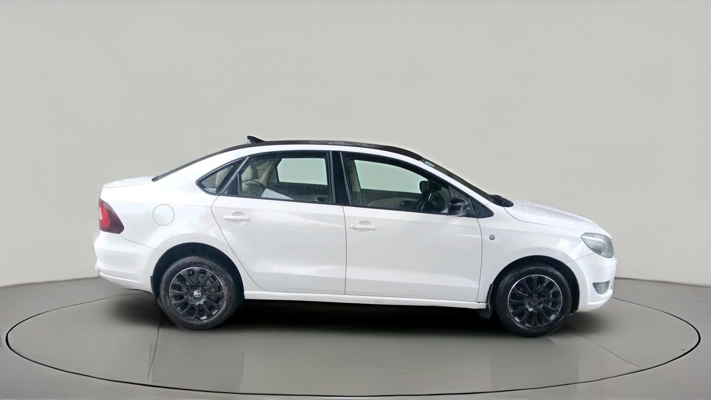 2015 Skoda Rapid 1.6 MPI ELEGANCE PLUS, Petrol, Manual, 97,064 km, exterior