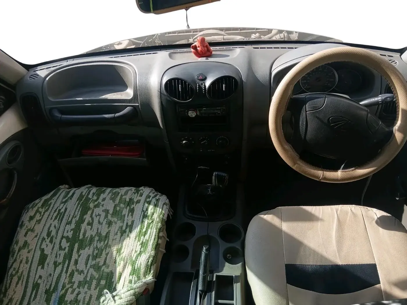 2013 Mahindra Scorpio EX M2DI, Diesel, Manual, 60,545 km, interior