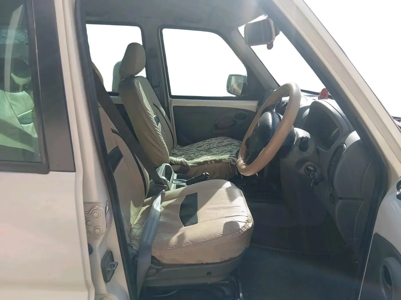 2013 Mahindra Scorpio EX M2DI, Diesel, Manual, 60,545 km, interior