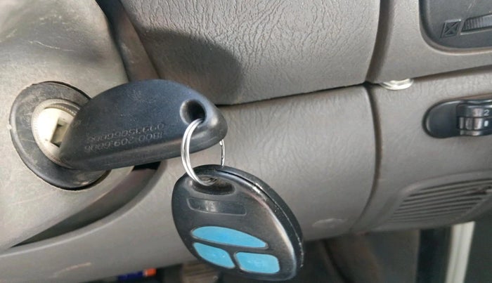 2013 Mahindra Scorpio EX M2DI, Diesel, Manual, 60,545 km, interior