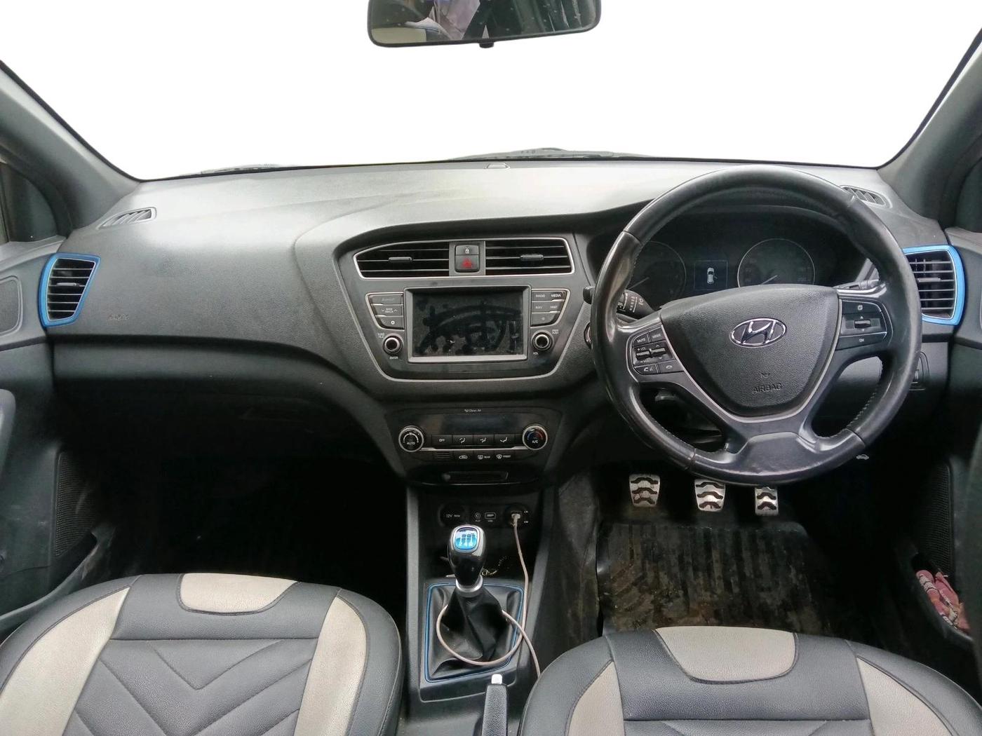 2018 Hyundai i20 Active 1.2 SX, Petrol, Manual, 1,29,035 km, interior
