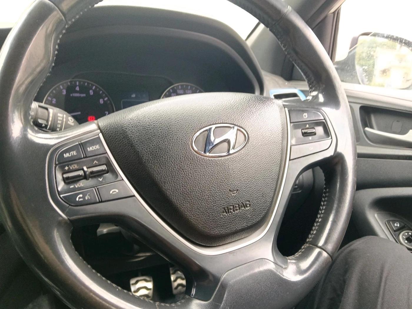 2018 Hyundai i20 Active 1.2 SX, Petrol, Manual, 1,29,035 km, interior