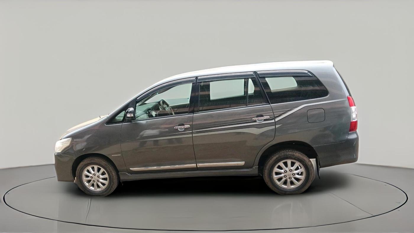 2014 Toyota Innova 2.5 VX 8 STR, Diesel, Manual, 1,72,807 km, exterior