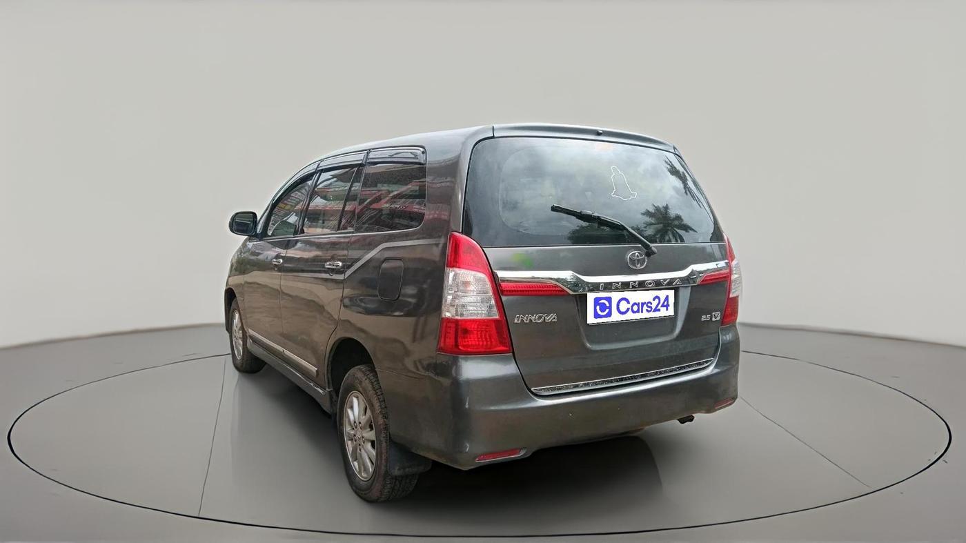 2014 Toyota Innova 2.5 VX 8 STR, Diesel, Manual, 1,72,807 km, exterior