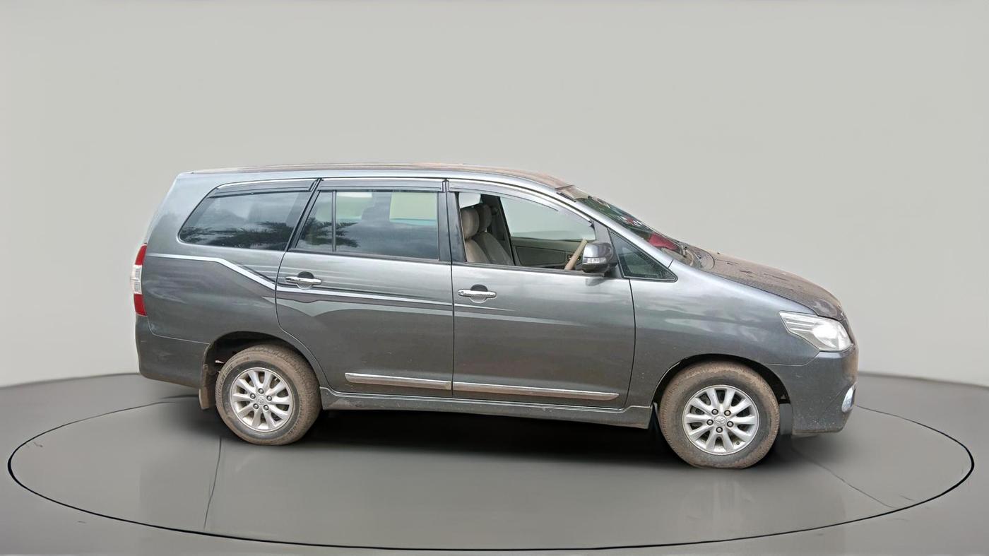 2014 Toyota Innova 2.5 VX 8 STR, Diesel, Manual, 1,72,807 km, exterior