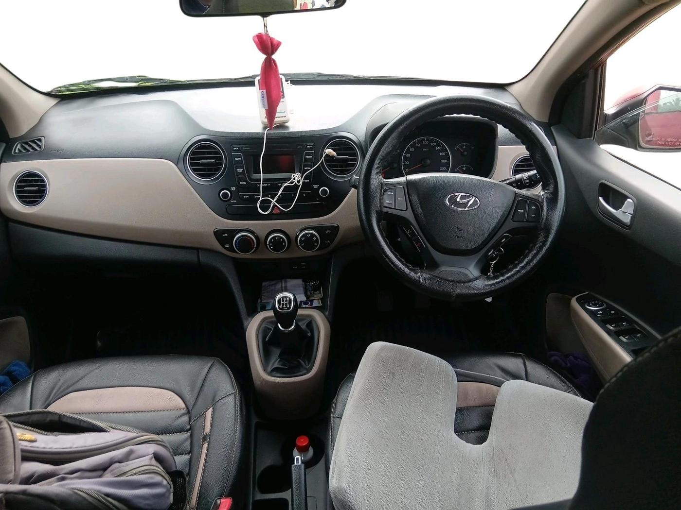 2016 Hyundai Grand i10 SPORTZ 1.2 KAPPA VTVT, Petrol, Manual, 1,43,945 km, interior