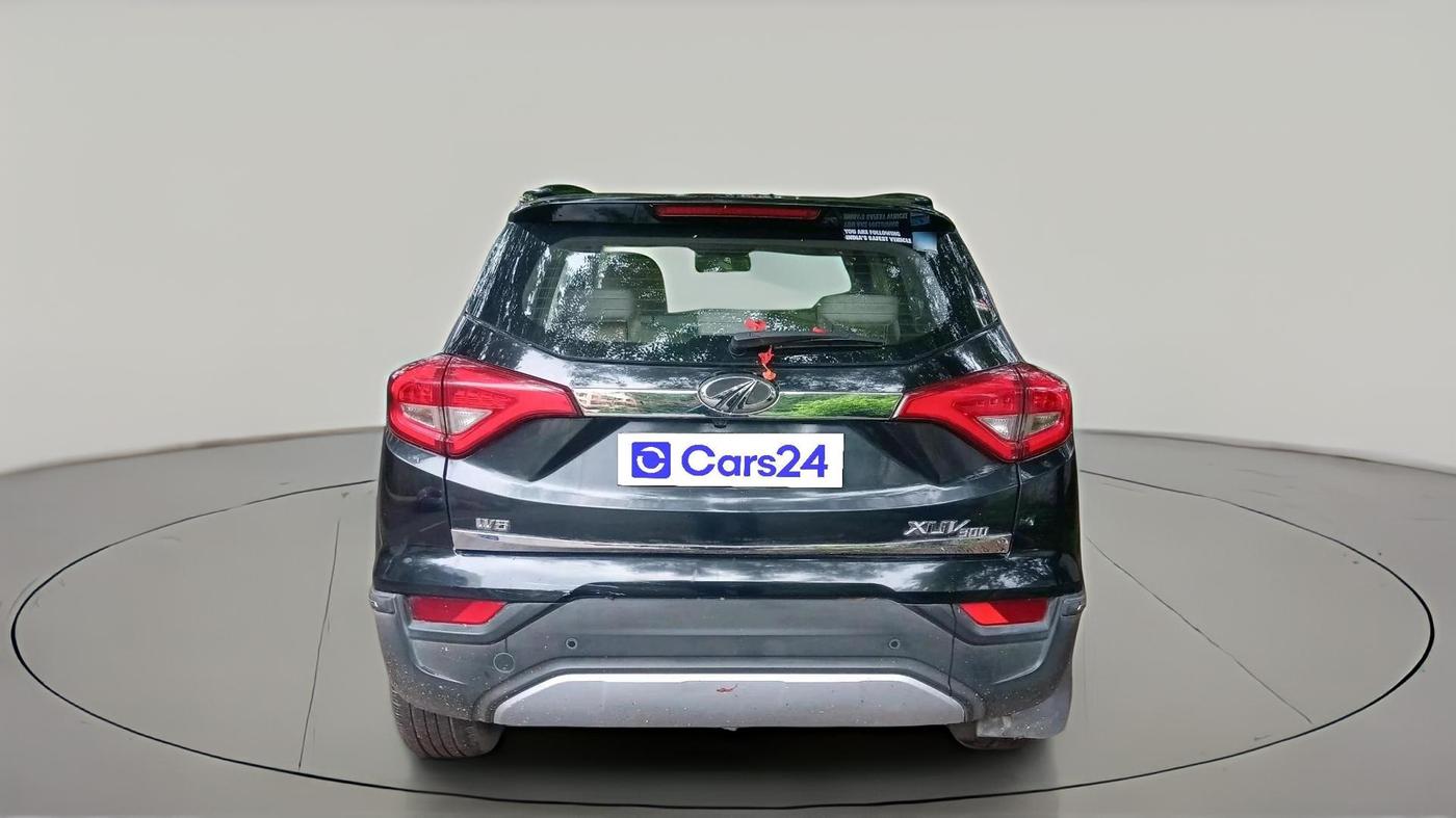 2021 Mahindra XUV300 W8 (O) 1.2 PETROL, Petrol, Manual, 46,383 km, exterior