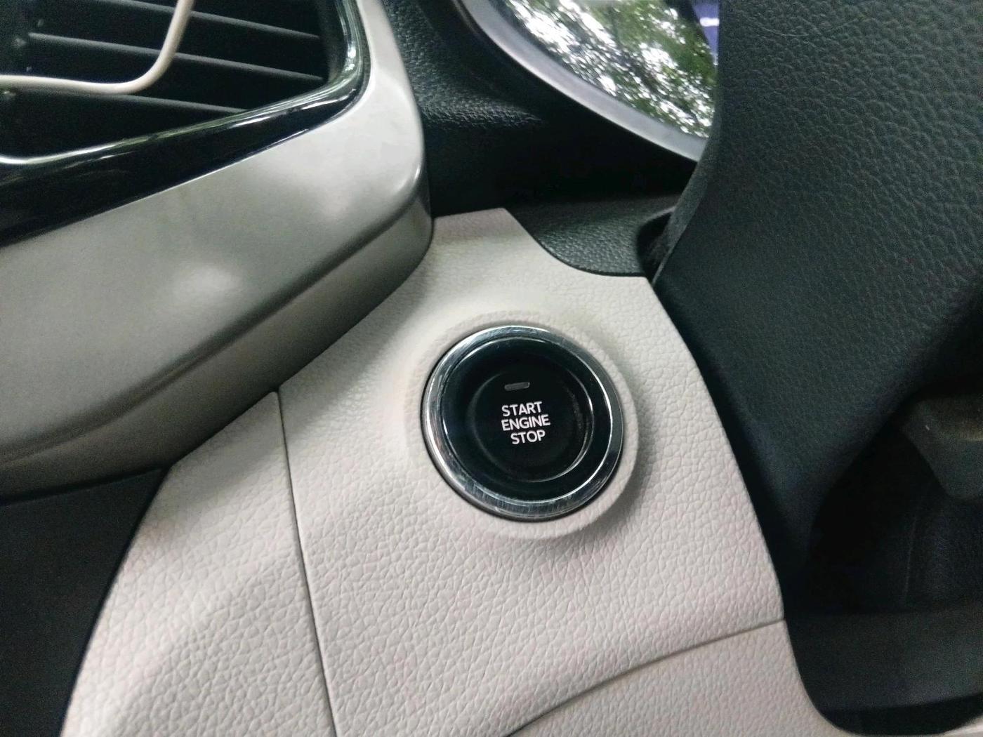 2021 Mahindra XUV300 W8 (O) 1.2 PETROL, Petrol, Manual, 46,383 km, interior