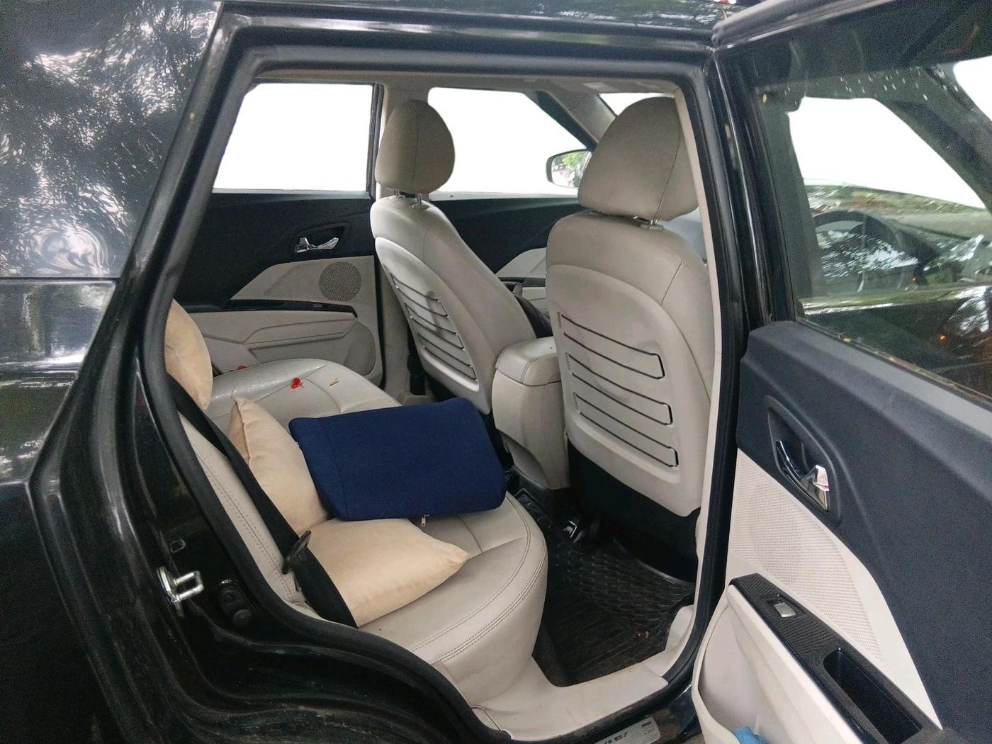 2021 Mahindra XUV300 W8 (O) 1.2 PETROL, Petrol, Manual, 46,383 km, interior