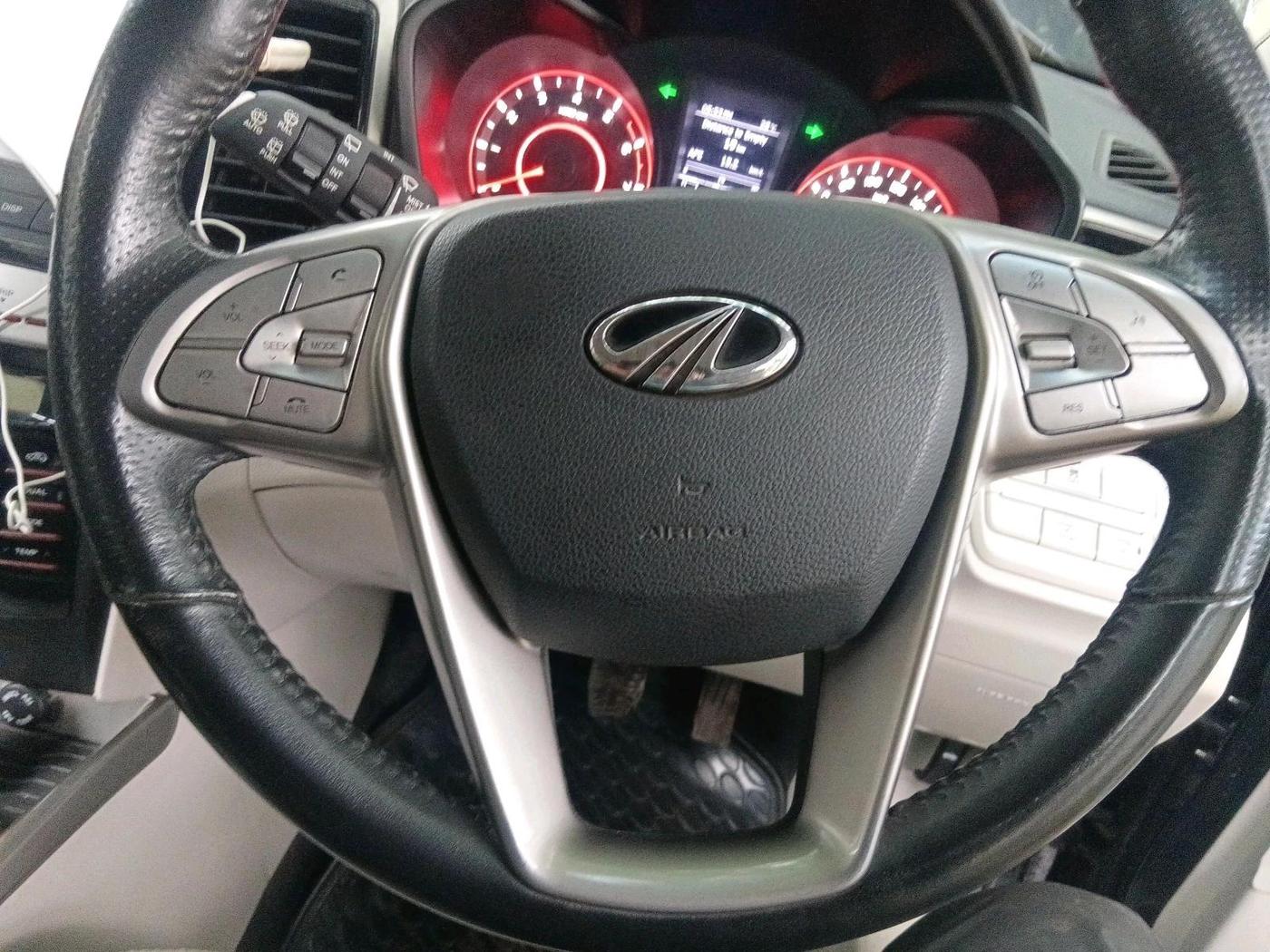 2021 Mahindra XUV300 W8 (O) 1.2 PETROL, Petrol, Manual, 46,383 km, interior