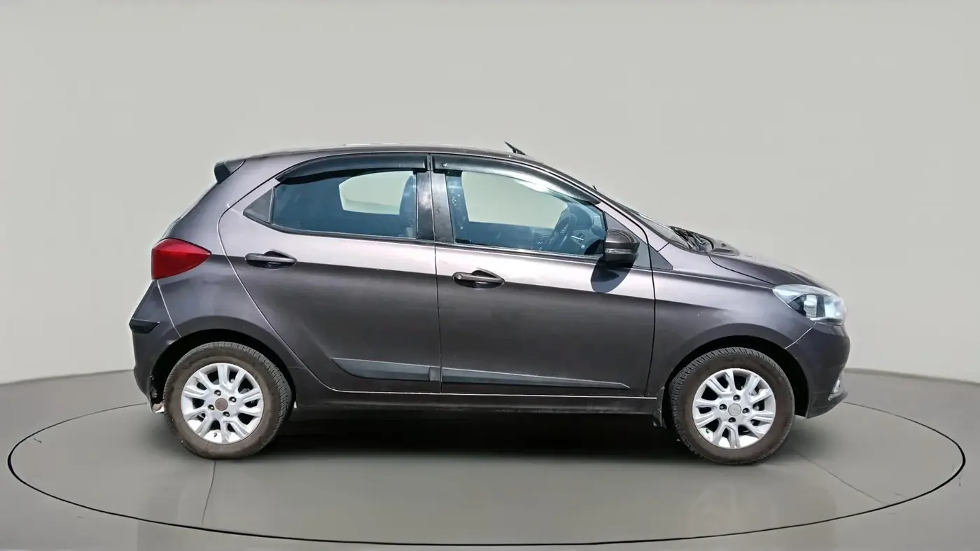 2017 Tata Tiago XZ PETROL, Petrol, Manual, 1,05,921 km, exterior