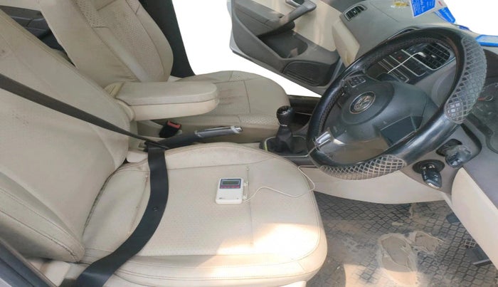 2013 Volkswagen Vento HIGHLINE DIESEL 1.6, Diesel, Manual, 2,51,241 km, interior