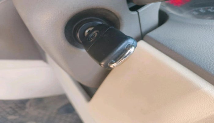 2013 Volkswagen Vento HIGHLINE DIESEL 1.6, Diesel, Manual, 2,51,241 km, interior