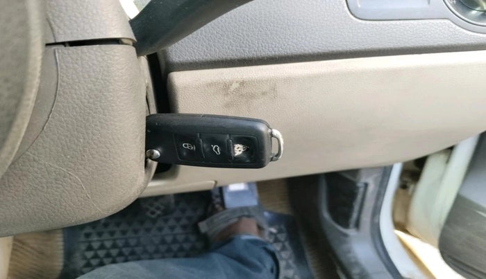 2011 Volkswagen Vento HIGHLINE DIESEL 1.6, Diesel, Manual, 1,50,473 km, interior