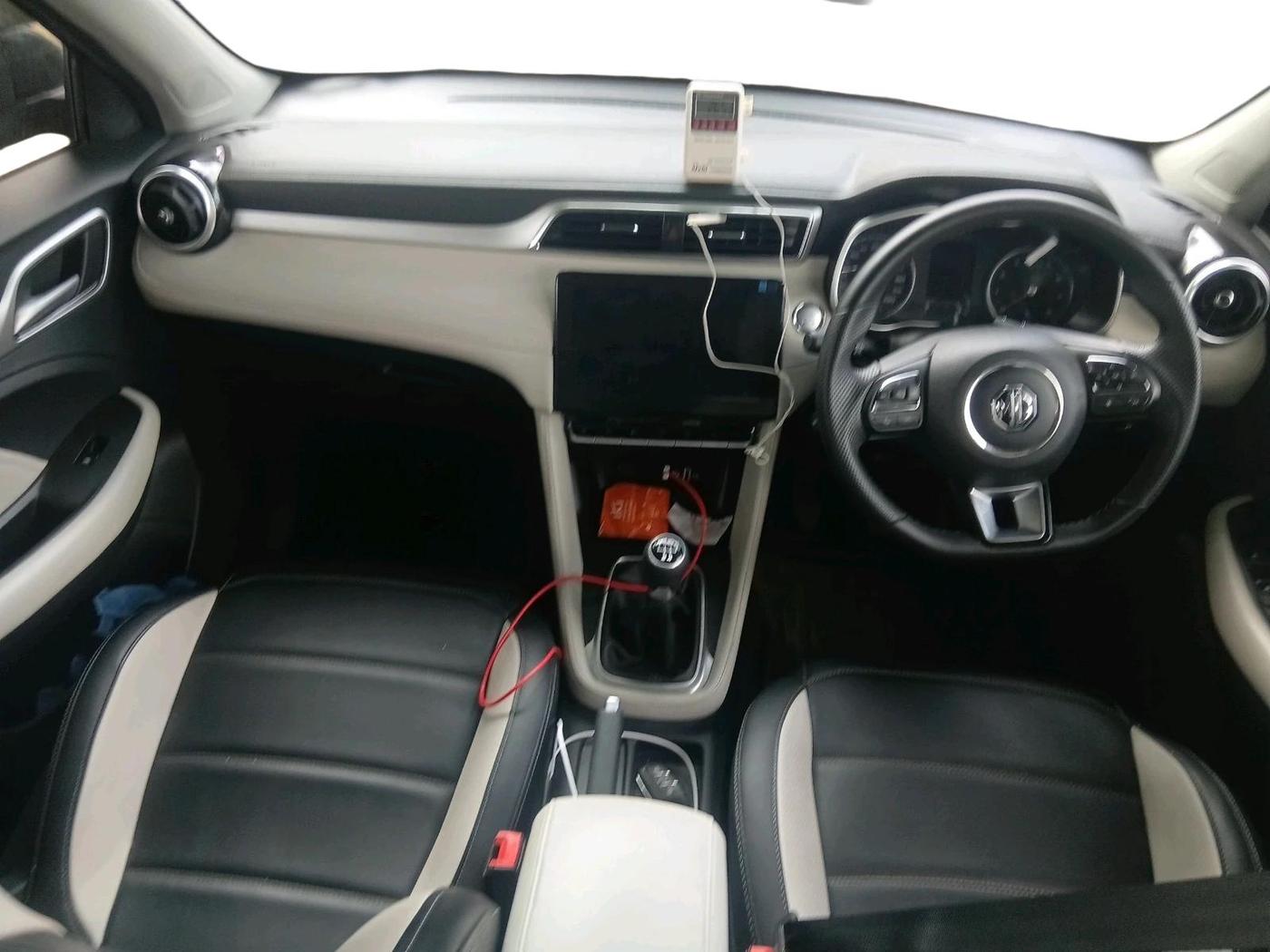 2024 MG ASTOR Shine 1.5 MT (Ivory), Petrol, Manual, 8,475 km, interior