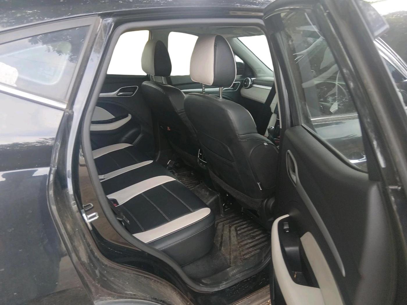 2024 MG ASTOR Shine 1.5 MT (Ivory), Petrol, Manual, 8,475 km, interior