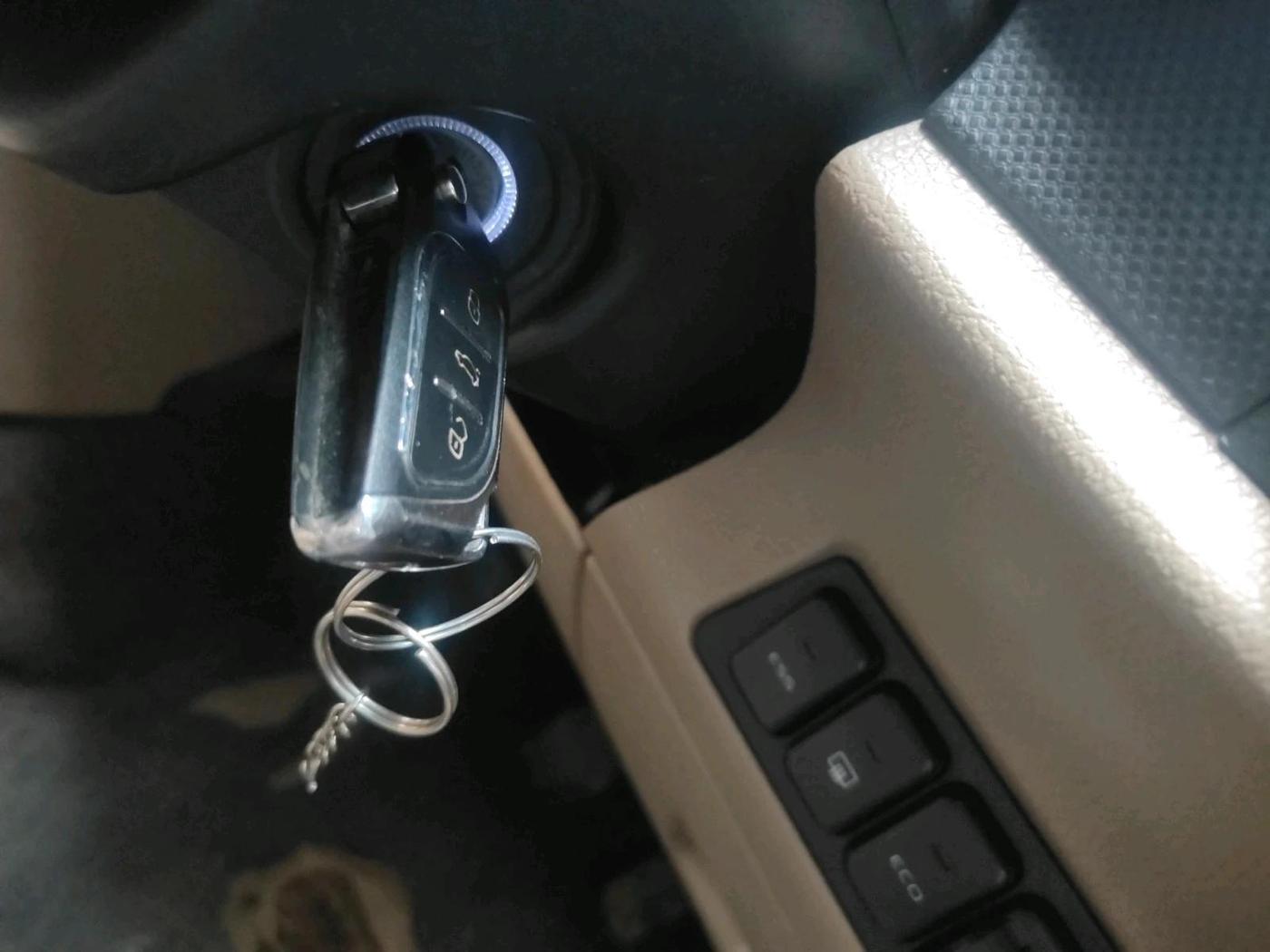 2017 Mahindra TUV300 T8, Diesel, Manual, 1,27,751 km, interior