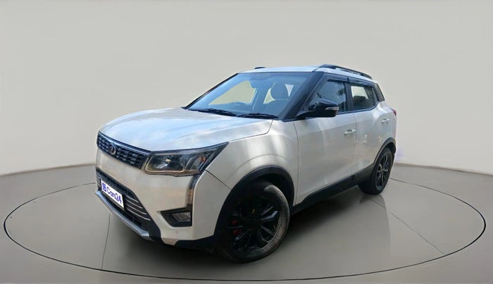 2020 Mahindra XUV300 W8 (O) 1.5 DIESEL, Diesel, Manual, 77,631 km, exterior