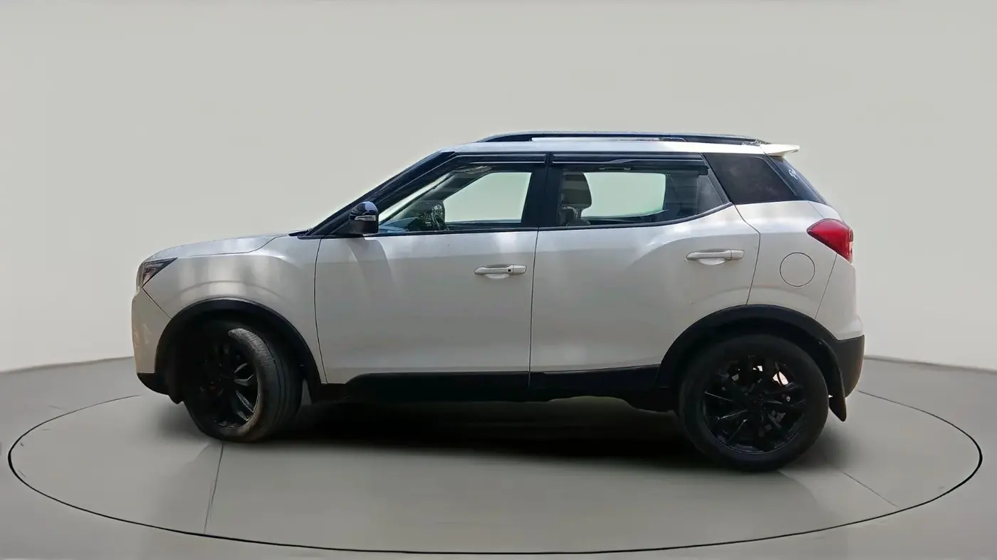2020 Mahindra XUV300 W8 (O) 1.5 DIESEL, Diesel, Manual, 77,631 km, exterior