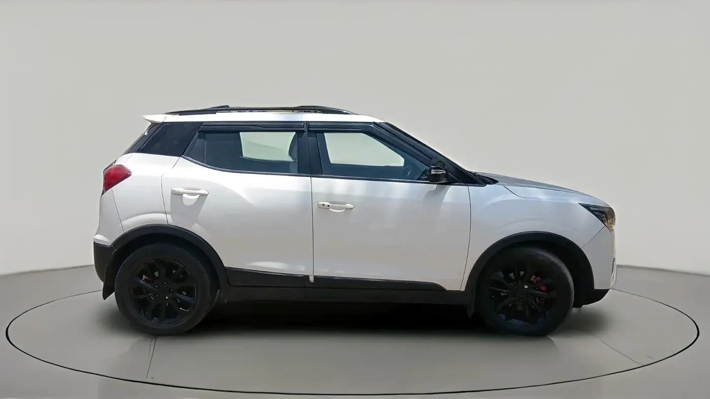 2020 Mahindra XUV300 W8 (O) 1.5 DIESEL, Diesel, Manual, 77,631 km, exterior