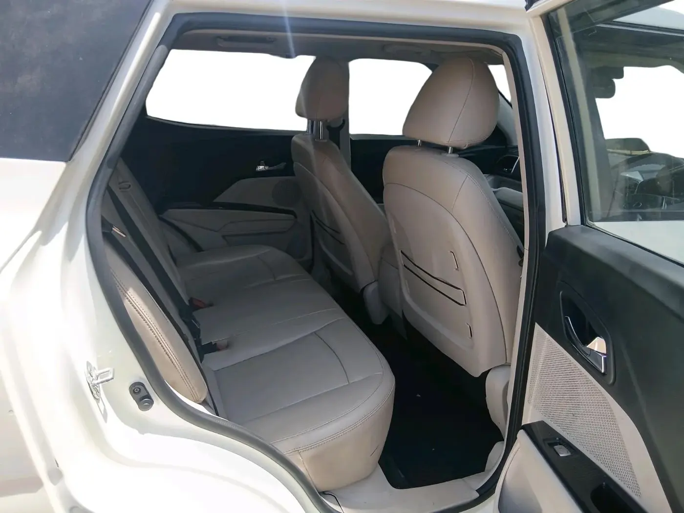 2020 Mahindra XUV300 W8 (O) 1.5 DIESEL, Diesel, Manual, 77,631 km, interior