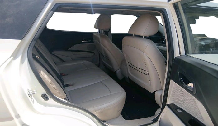 2020 Mahindra XUV300 W8 (O) 1.5 DIESEL, Diesel, Manual, 77,631 km, interior