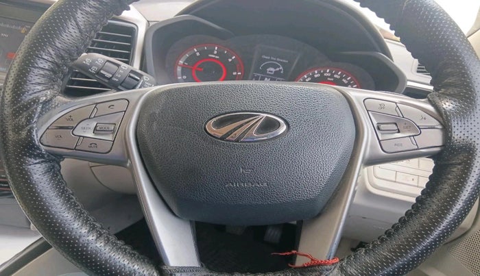 2020 Mahindra XUV300 W8 (O) 1.5 DIESEL, Diesel, Manual, 77,631 km, interior