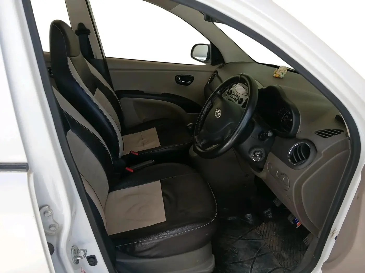 2016 Hyundai i10 SPORTZ 1.1, Petrol, Manual, 53,605 km, interior