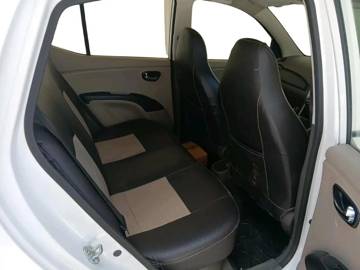 2016 Hyundai i10 SPORTZ 1.1, Petrol, Manual, 53,605 km, interior