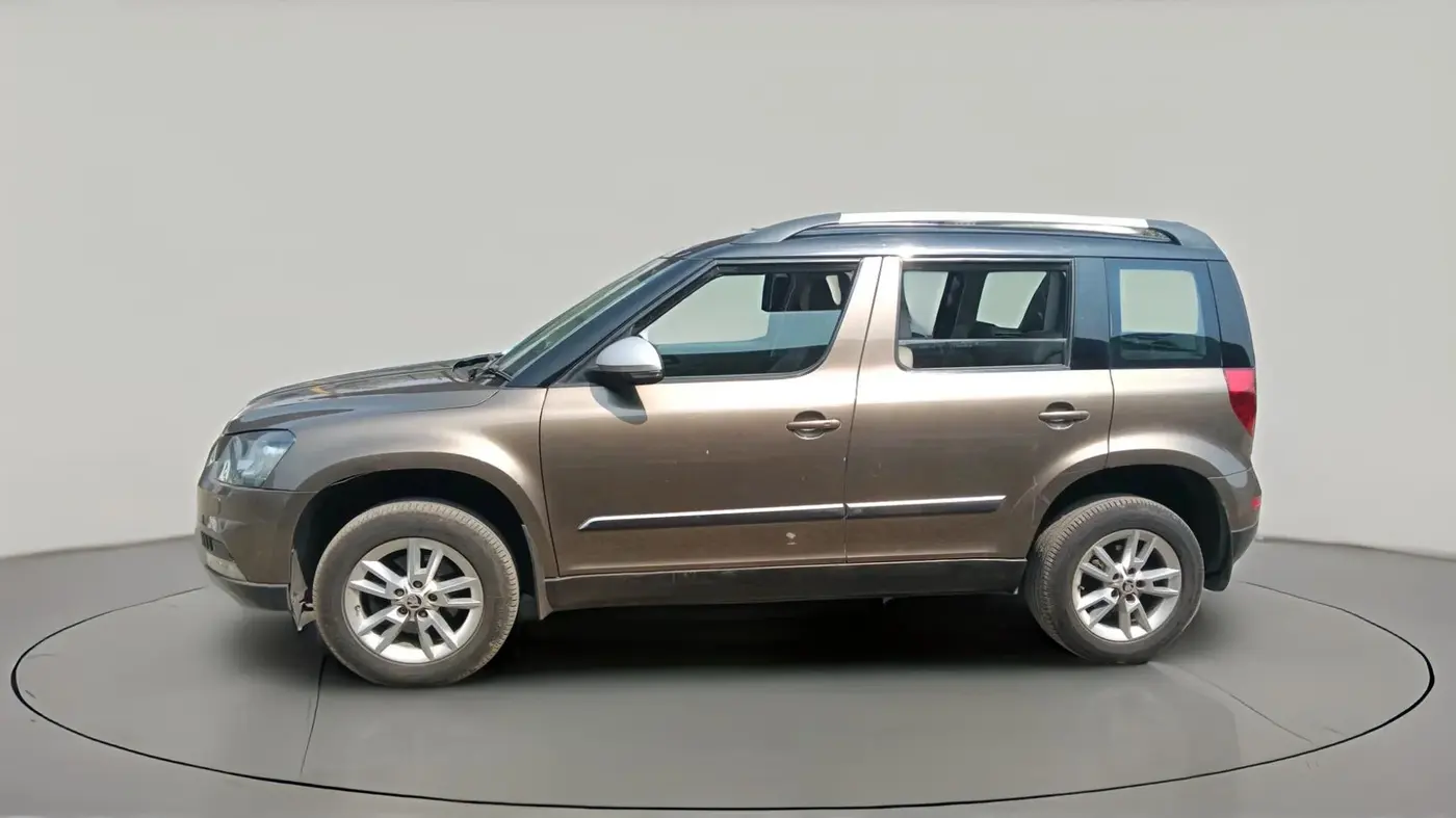 2015 Skoda Yeti ELEGANCE 4 X 4, Diesel, Manual, 1,21,612 km, exterior