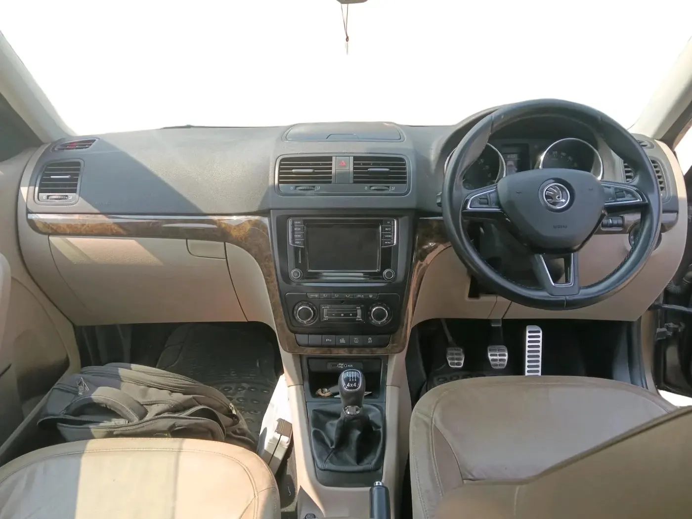 2015 Skoda Yeti ELEGANCE 4 X 4, Diesel, Manual, 1,21,612 km, interior