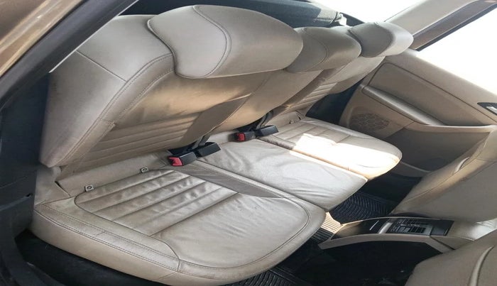 2015 Skoda Yeti ELEGANCE 4 X 4, Diesel, Manual, 1,21,612 km, interior