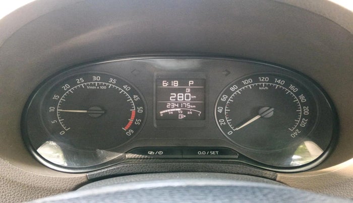 2016 Skoda Rapid 1.5 TDI CR STYLE PLUS AT, Diesel, Automatic, 2,34,175 km, interior