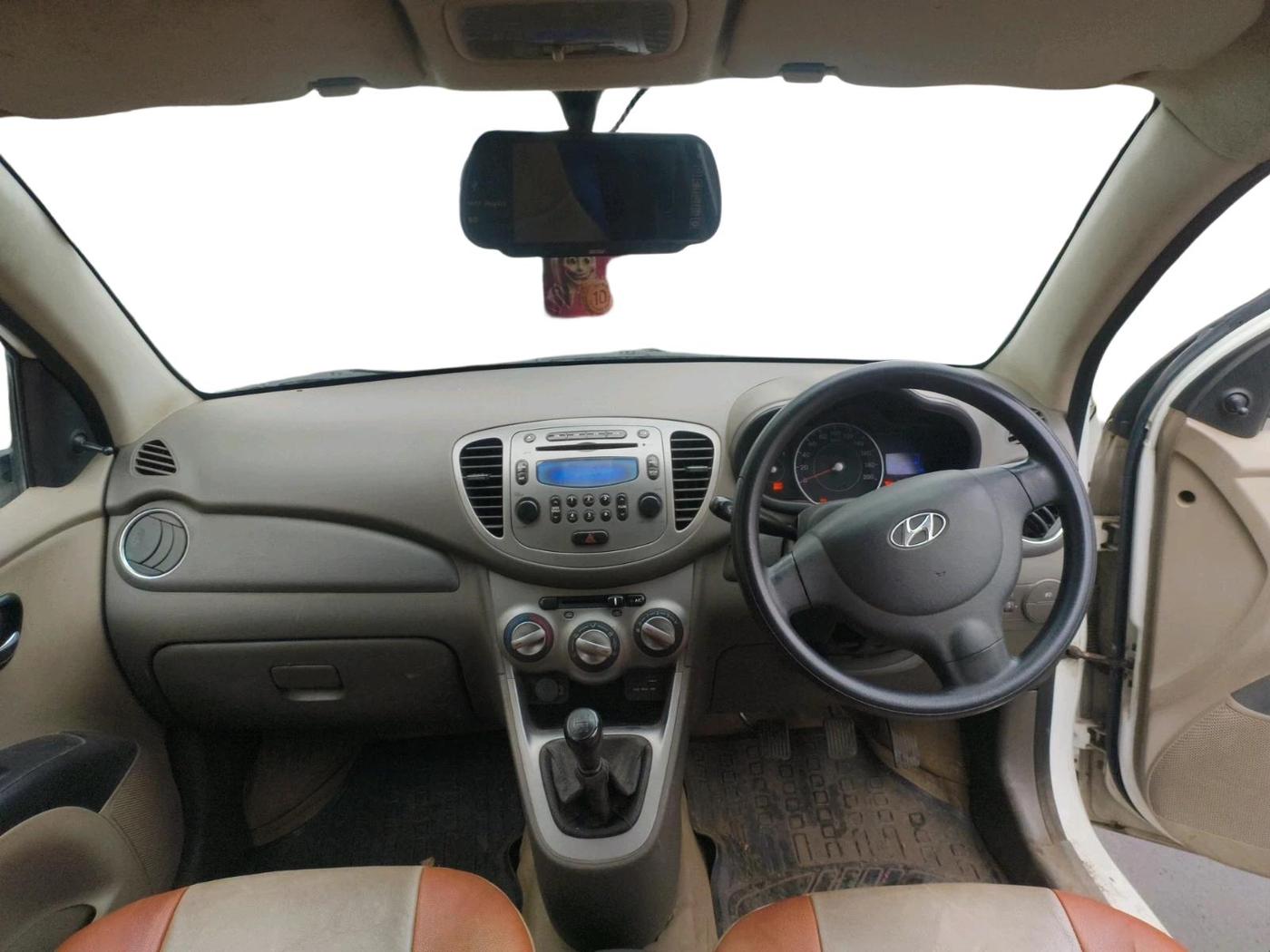 2015 Hyundai i10 SPORTZ 1.1, Petrol, Manual, 48,276 km, interior