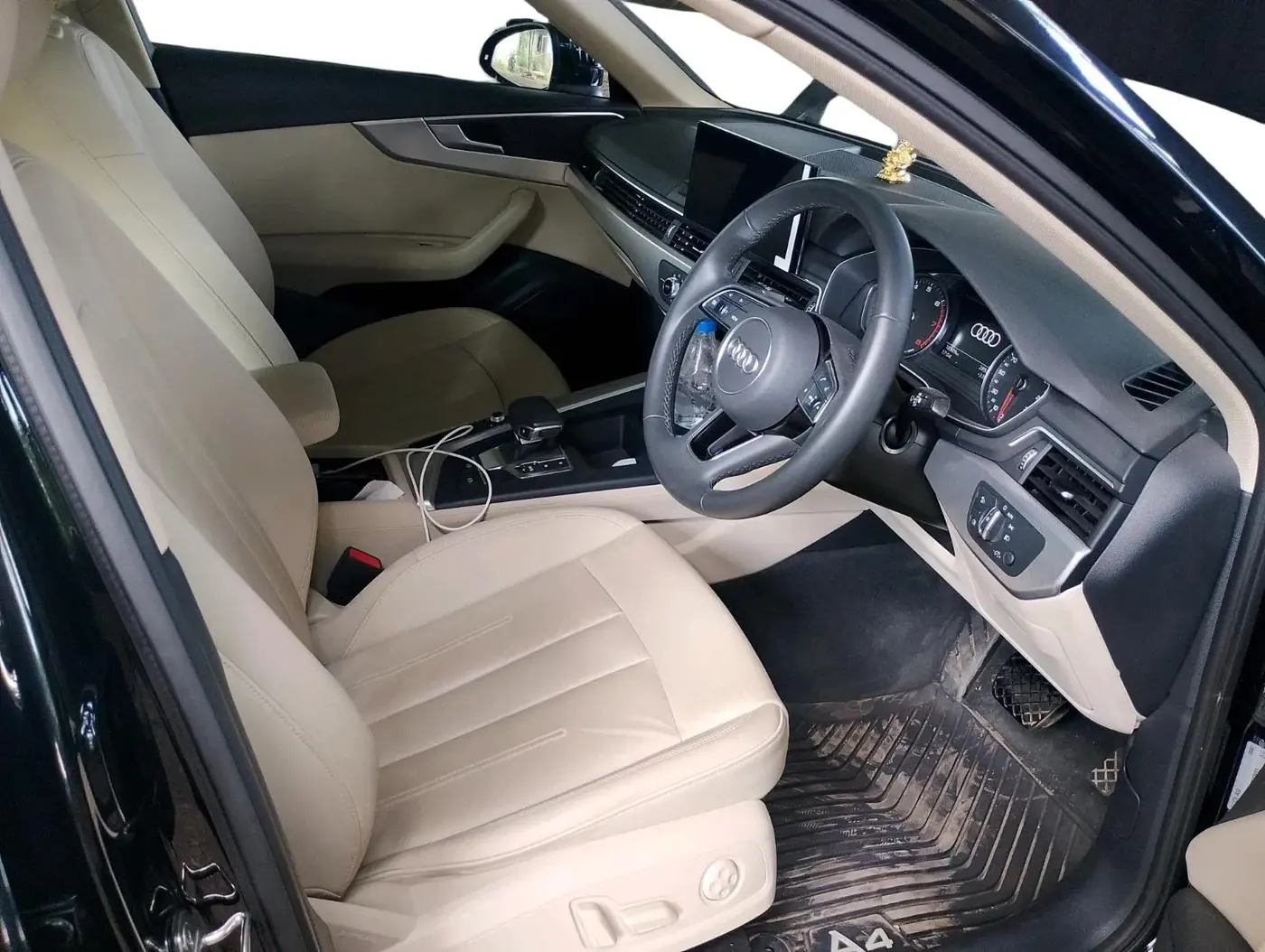 2025 Audi A4 40 TFSI Premium, Petrol, Automatic, 10,309 km, interior